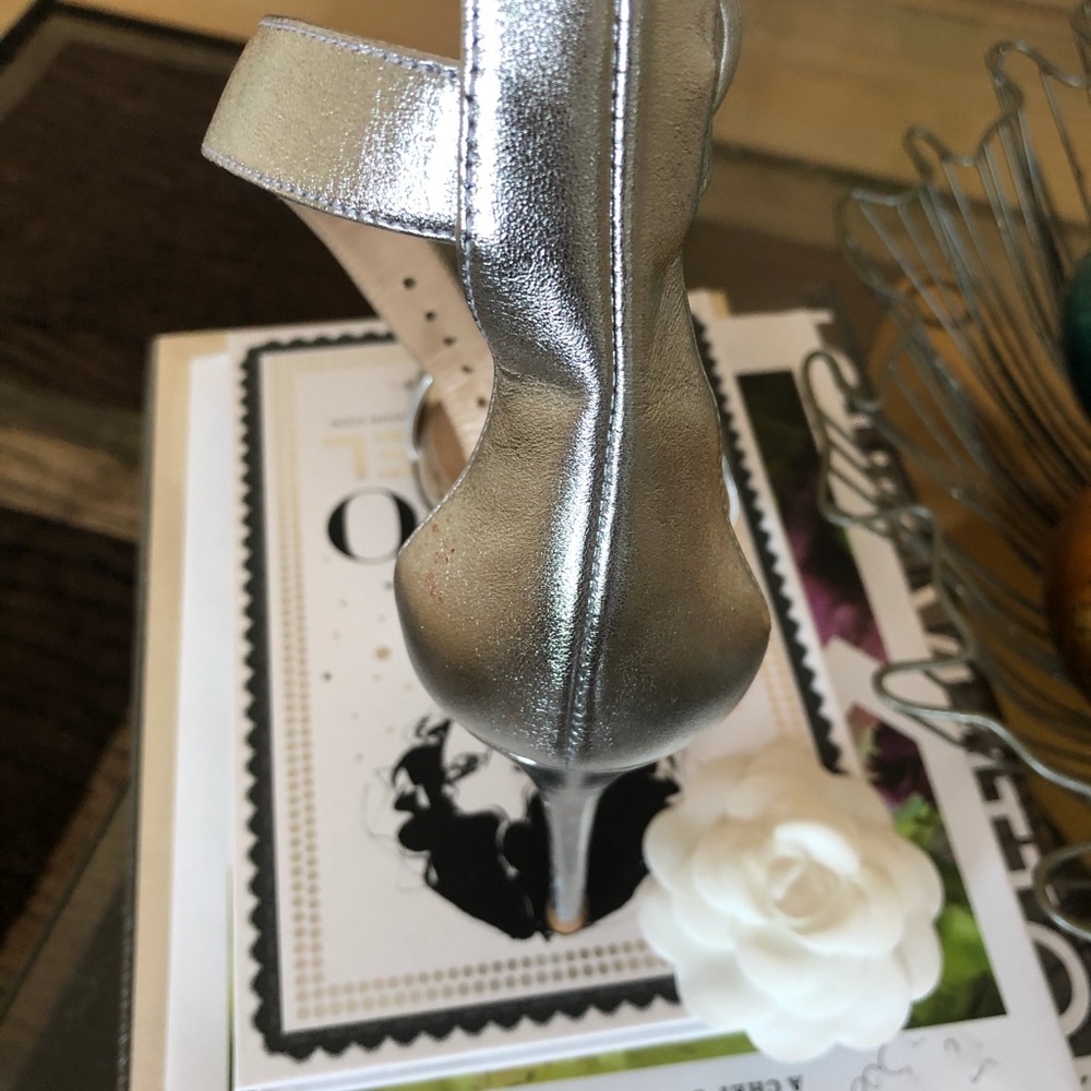 Gianvito Rossi Silver Heels - Picture 2 of 6